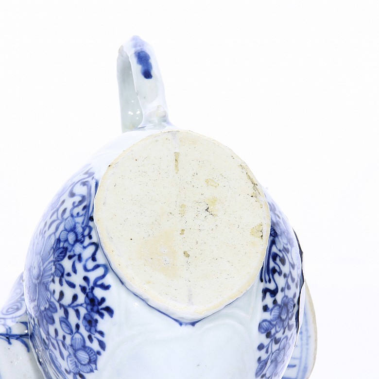 Pareja de salseras y lechera de cerámica china, s.XVIII