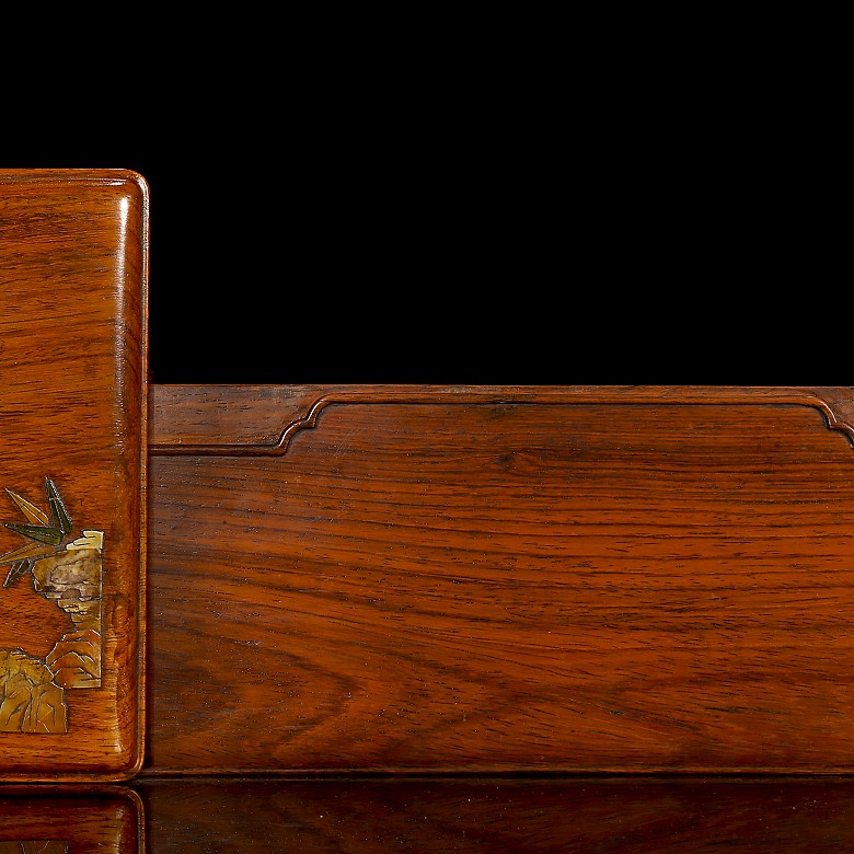 Huanghuali carved wooden lidded box, Qing Dynasty