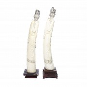 Pair of large carved ivory ladies, China, pps.s.XX - 1