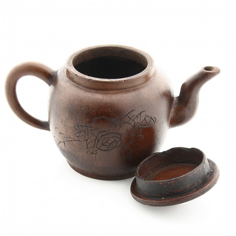 Chinese clay teapot from Yixing. - 2