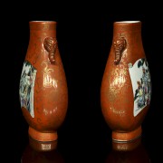 Two enameled vases with warriors, 20th century - 4