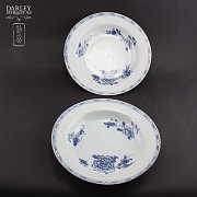 Pair of Chinese porcelain plates, S.XVIII