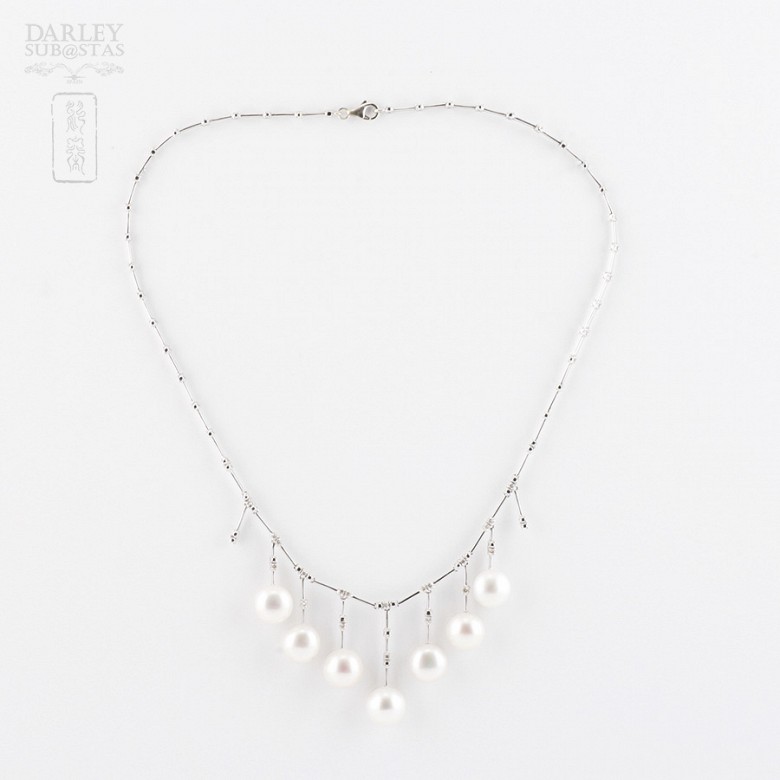 18k white gold necklace with white pearls and diamonds.