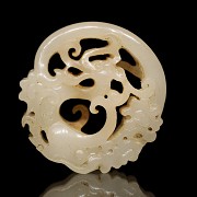 Figura de jade blanco con dragón, dinastía Han del este