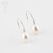earrings  with pearl and diamond in 18k