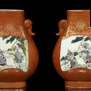 Two enameled vases with warriors, 20th century - 3