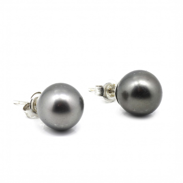 Earrings with Tahitian pearls, in 18k white gold