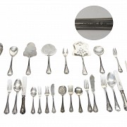 Complete cutlery in punched Spanish silver, med. 20th century