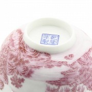 Pequeño cuenco de porcelana esmaltada, con sello Qianlong.
