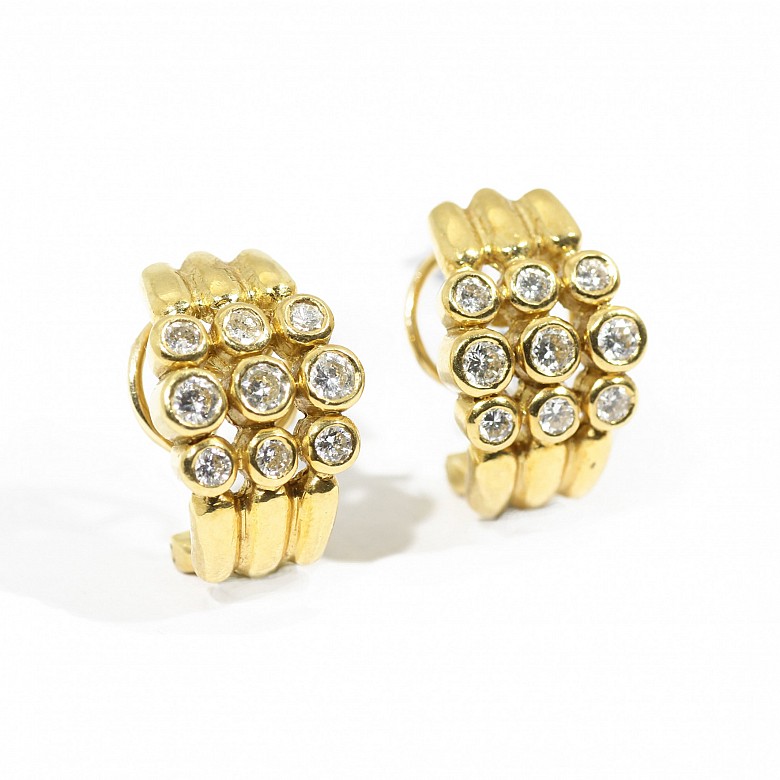 Earrings in 18k yellow gold with diamonds