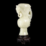 White jade cup-shaped vase, Qing Dynasty