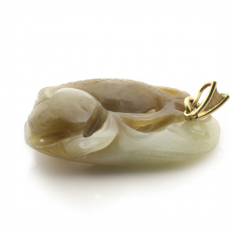 Jade pendant and 18k yellow gold setting