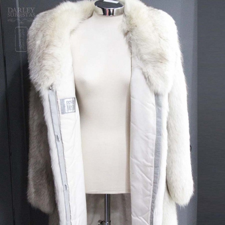 Long white fox fur coat. - 6