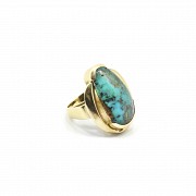 Ring in 18k yellow gold with natural turquoise.