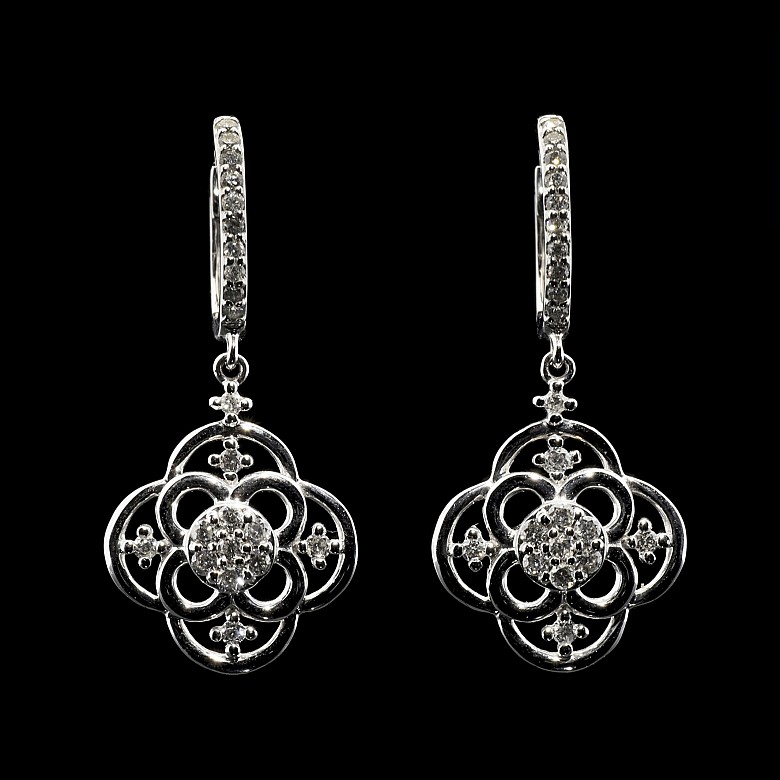 Earrings in 18k white gold and 44 diamonds