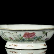 Porcelain oval dish and bowl, early 20th century