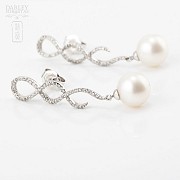 Earrings with Natural pearl and diamond 0.35cts in white gold
