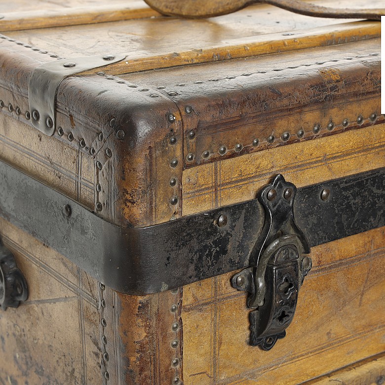 Baúl de viaje en madera y cuero, ca.1900 - 11