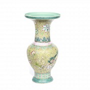 Ceramic vase, China, 20th century
