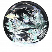 Large porcelain plate, black family, Qing dynasty.