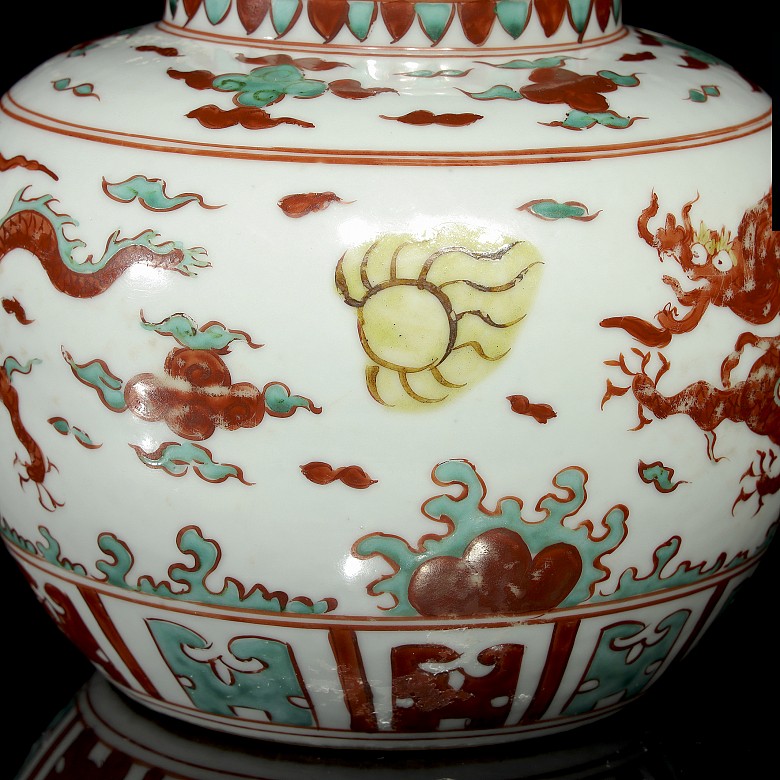 Vasija de porcelana con dragón, con marca Jiajing-Ming