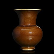 Pequeño jarrón de porcelana vidriada, dinastía Qing
