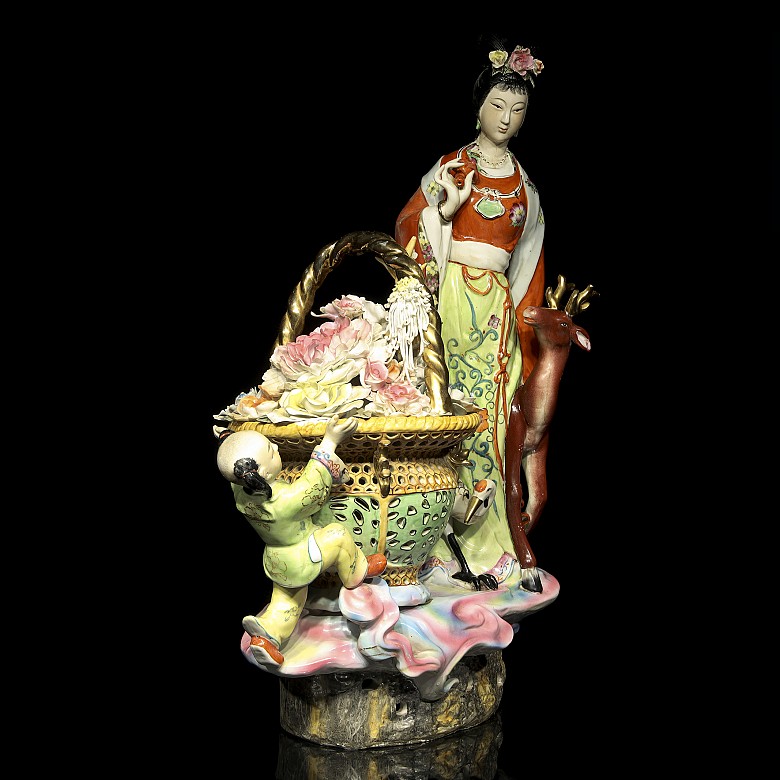 Dama de porcelana china esmaltada, S.XX - 1
