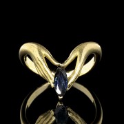 18 k yellow gold ring with sapphire, Carrera y Carrera