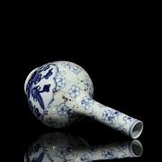 Porcelain enamelled high-necked vase, 20th century - 4