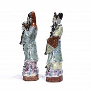 Pareja de sabios en porcelana esmaltada, China, s.XX
