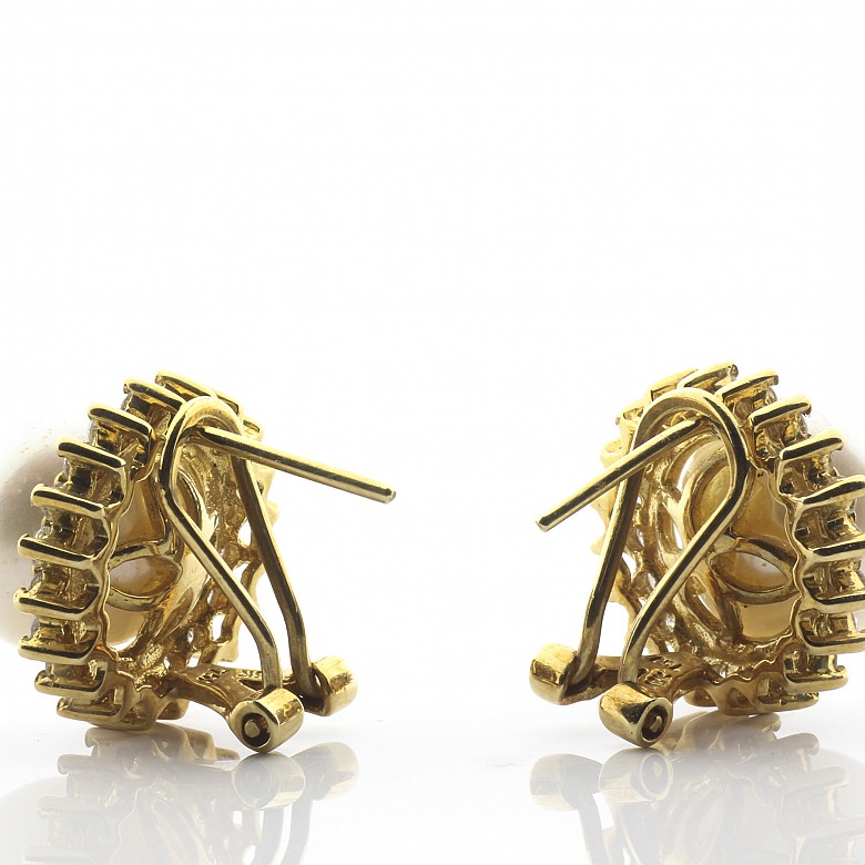 Pearl earrings in 18k yellow gold and diamonds
