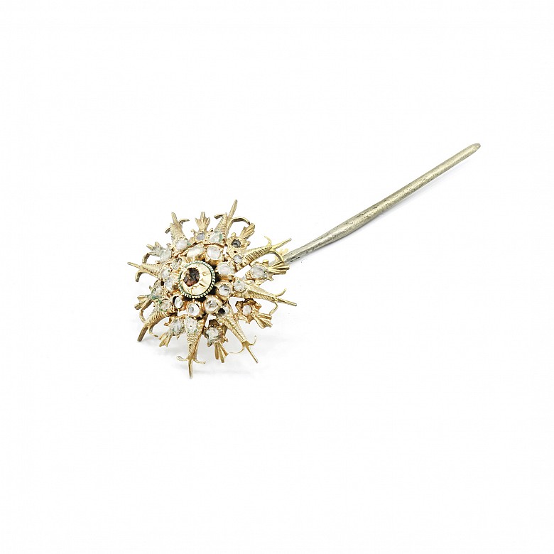 Brass needle with Matara or zircon diamonds. - 1