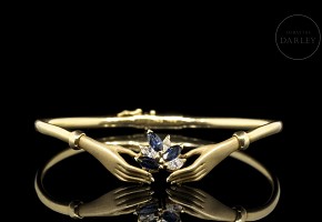 Bracelet in yellow gold, diamonds and sapphires Carrera y Carrera