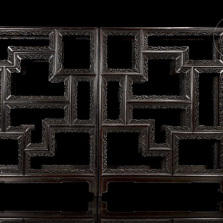 Pair of precious Zitan wooden shelves, Qing Dynasty