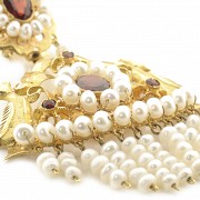 Colgante de oro amarillo 18 k, rubíes y perlas