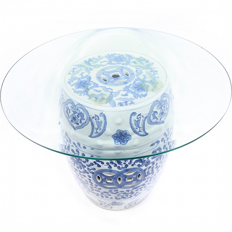 Table with Chinese porcelain foot and glass top, 20th century - 1