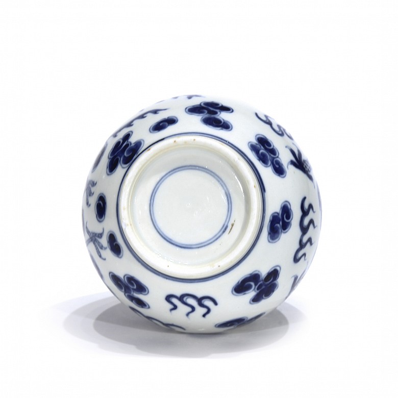 Vase in blue and white, 