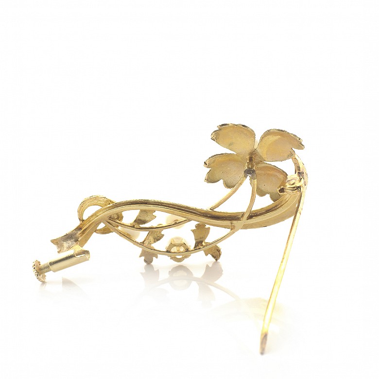 Flower-shaped brooch with pearls in 18k yellow gold - 3