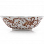 Bowl decorated with dragons in red enamel, 20th century