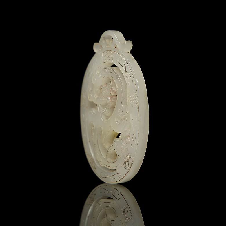 Colgante oval jade tallado, dinastía Han occidental