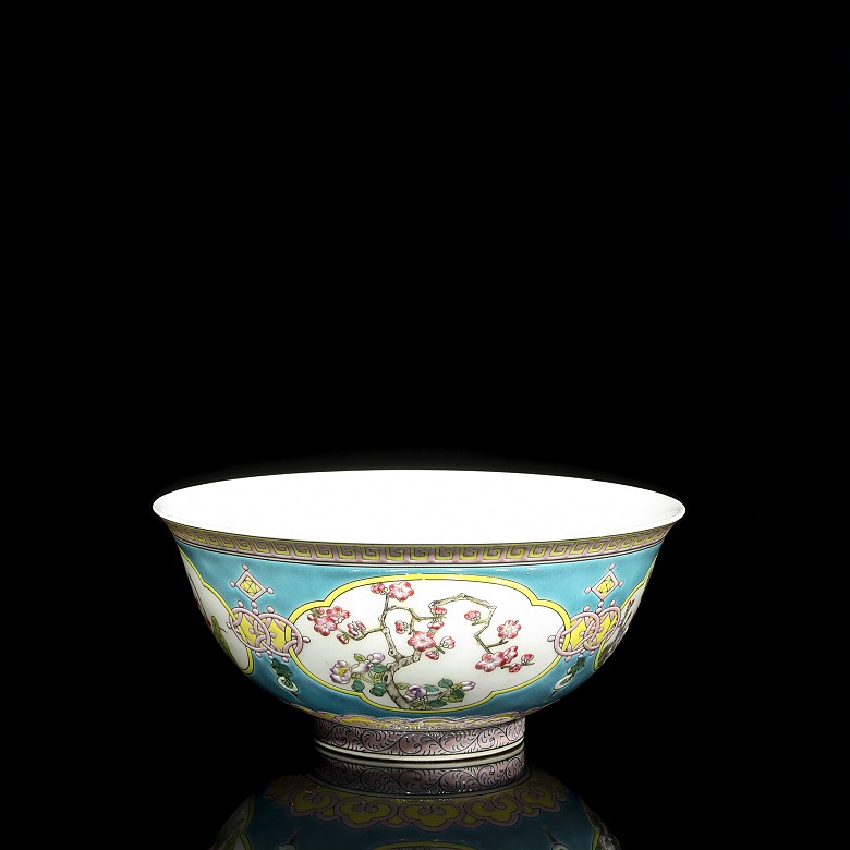 An enameled bowl with flowers motif, 20th century