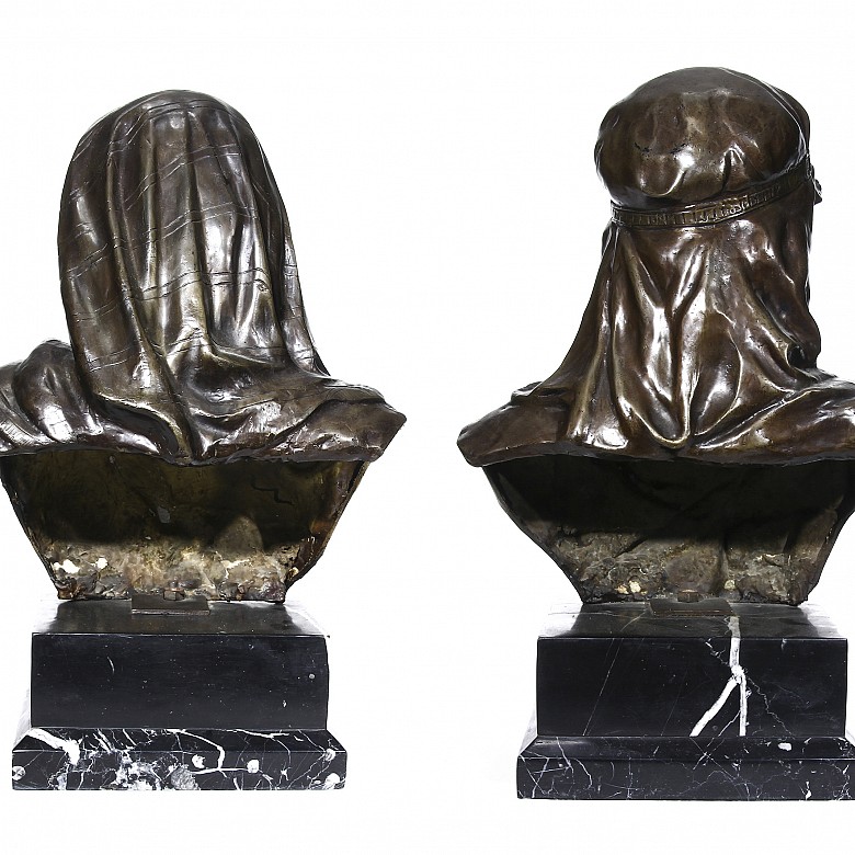 Pareja de bustos de bronce con base de mármol, s.XX