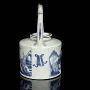 Blue and white porcelain teapot, Qing dynasty