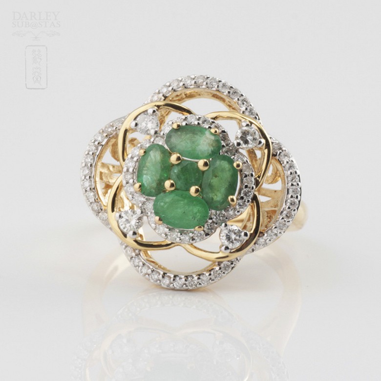 Ring in 18k yellow gold, emeralds and diamonds. - 1