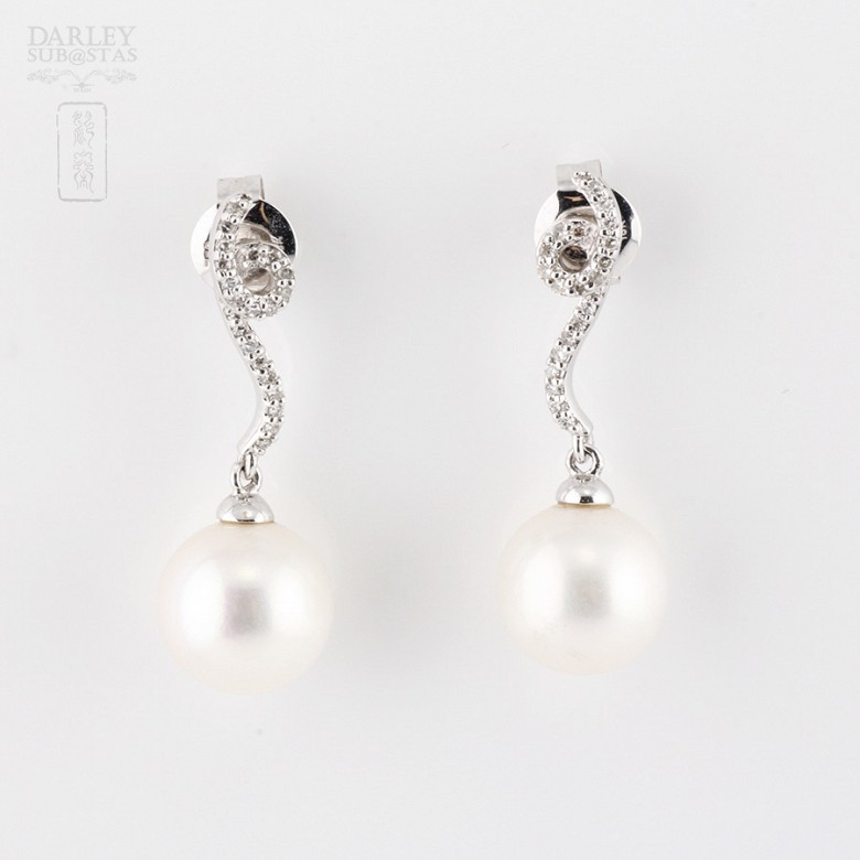 pendientes con perla y diamantes en oro blanco de 18k