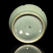 Recipiente de cerámica vidriada celadón Longquan, dinastía Song