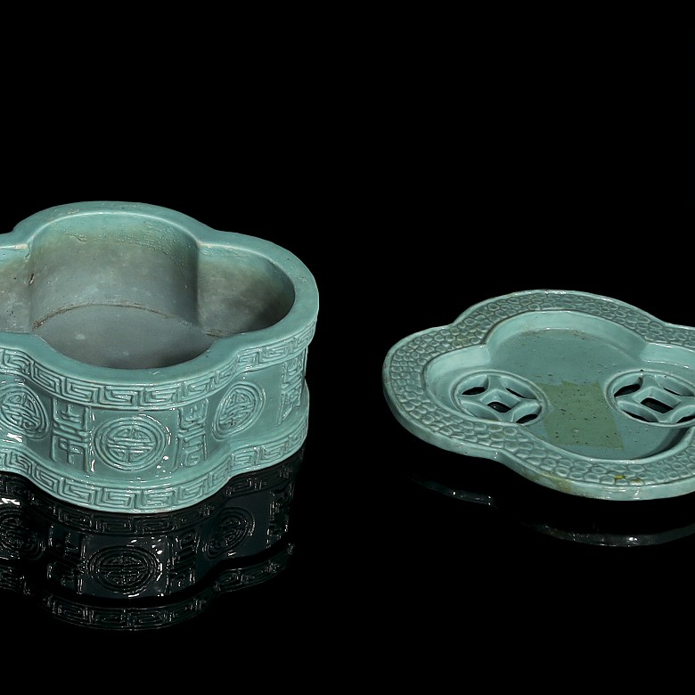 Caja de porcelana esmaltada turquesa, S.XX