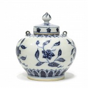 Bote con tapa en azul y blanco, Jingdezhen, dinastía Ming Xuande.