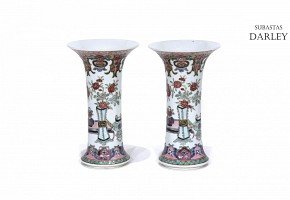 Pair of Chinese vases 