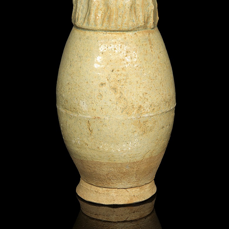 Glazed ceramic funerary urn or vase with lid, Song Dynasty